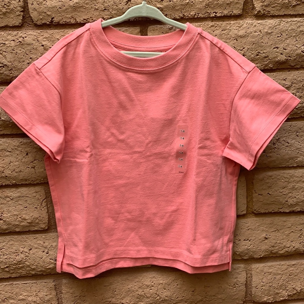 NWT Uniqlo girls cotton T-shirt size 7-8 years